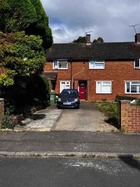 Large 3 Bed Terraced House with Garden and Driveway