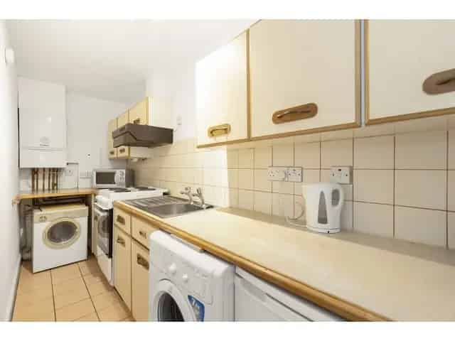 2 Bedroom Flat for Sale in Juniper Green