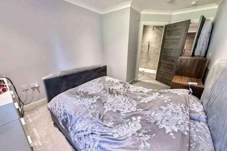 2 Bed Flat for Sale Ground Floor Apartment Modern Kitchen Parking