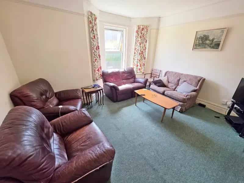 4 Bedroom Detached House for Sale HMO Suitable for Family or Investor