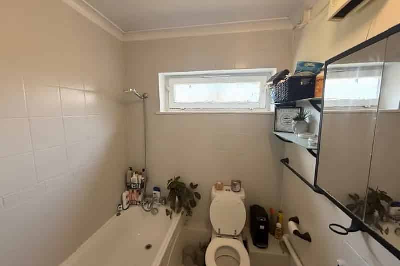 Spacious Pet-Friendly 1-Bedroom Apartment Near Ware Station