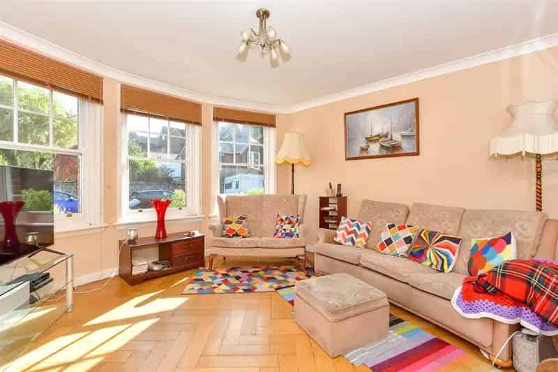 3 Bedroom Flat for Sale Near Seafront