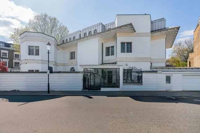 Family Home for Sale in Kensington W8
