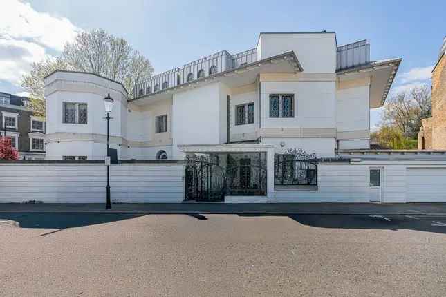 Family Home for Sale in Kensington W8