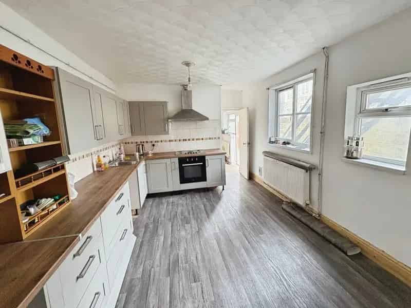 4 Bedroom House 6 Month Let Zero Deposit Available