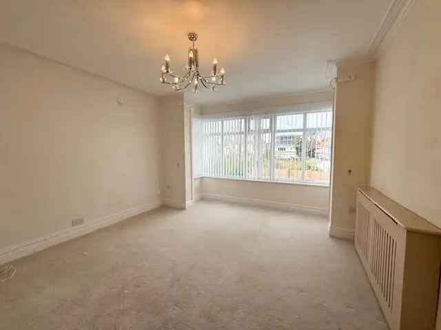 2 Bedroom Maisonette Near Southbourne Beach Parking Available