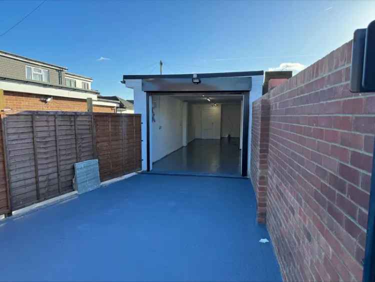 Converted Garage Unit To Let Pettits Lane North