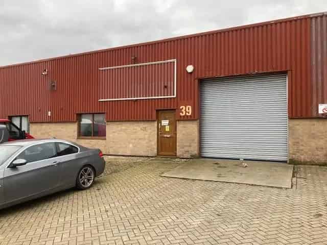 Bracknell Industrial Unit For Storage or Workshop