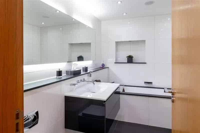 4 Bed Detached House for Sale near Hampstead Village