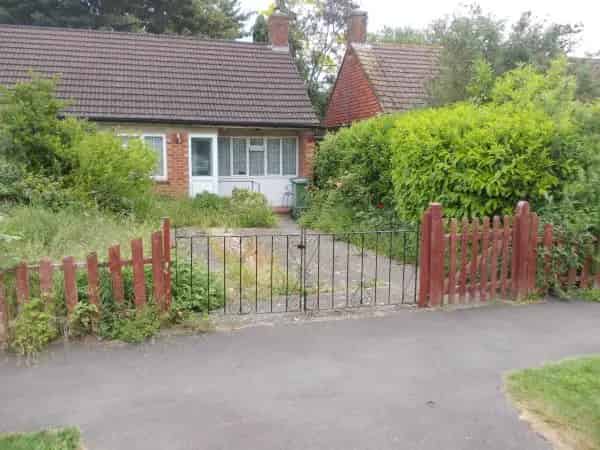 One Bed Bungalow Near Shops and Doctor's Surgery Ashtead