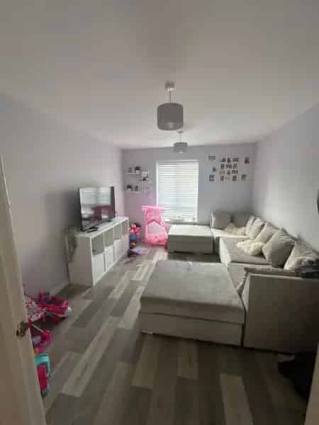 Spacious Flat Great First Home Big Rooms New Doors Windows