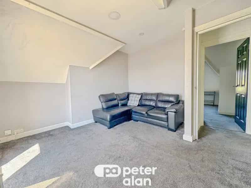 2 Bedroom Flat Pontcanna Available Now