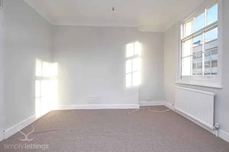 2 Bedroom Flat Near Brighton Station