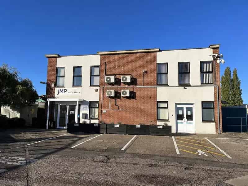 Grantham Office Space: 2208 sq ft Self Contained Suite with Parking