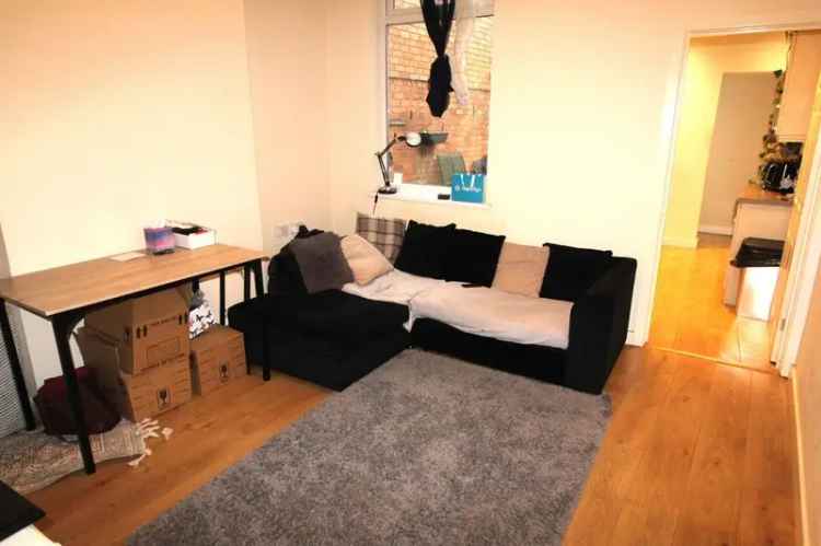 2 Bedroom Mid Terrace House Birmingham B25