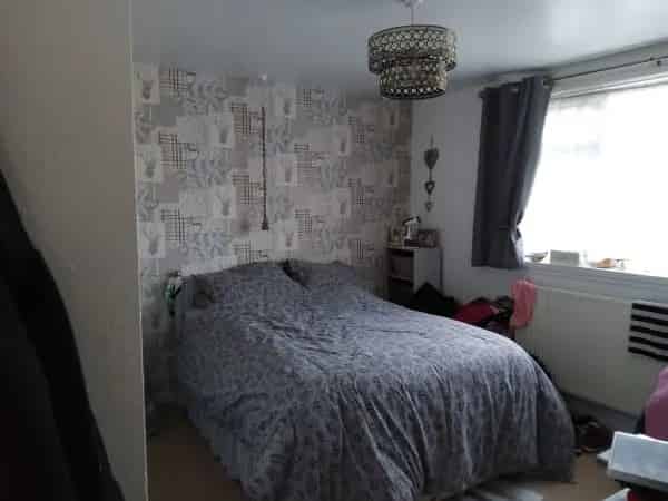 Large 3 Bed Semi Detached House Near Schools and Shops