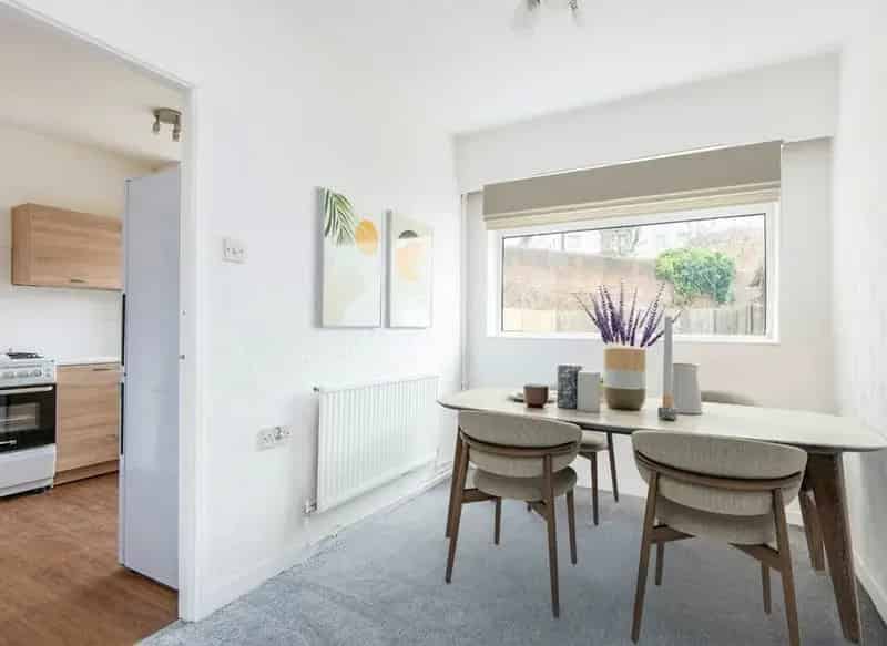 2 Bed End Terrace House E14 - Refurbished with Gardens
