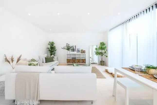 Flat to rent in Latitude House, Oval Road, London NW1