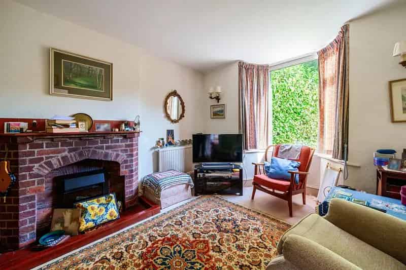 Detached Three Bedroom Cottage Kingswood Renovation Project