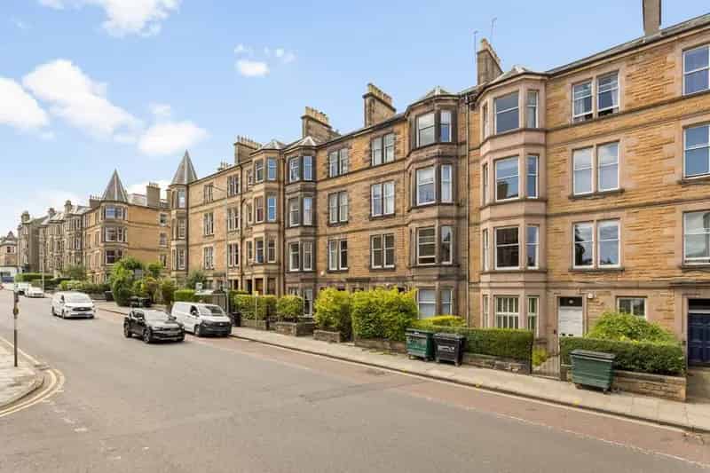 3 Bedroom Flat for Sale in Edinburgh