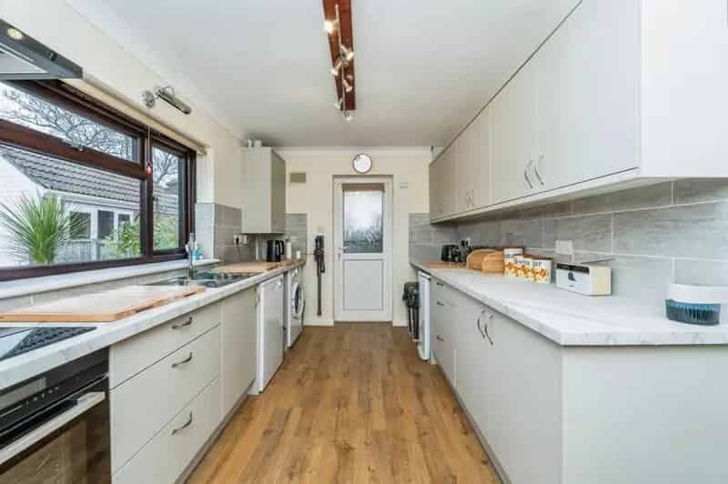 2 Bed Detached Bungalow Calmore Southampton Ample Garden Off Road Parking Garage
