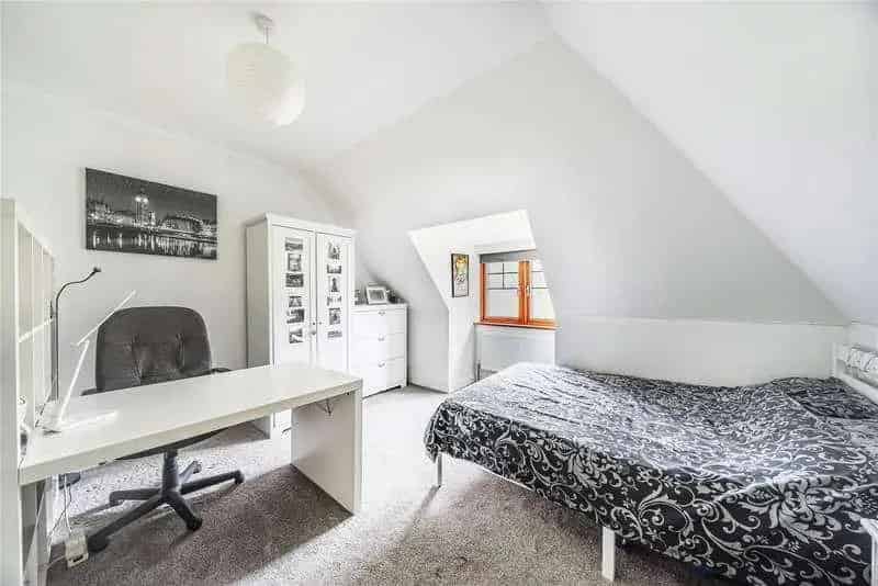 6 Bed House for Sale Horsell Village