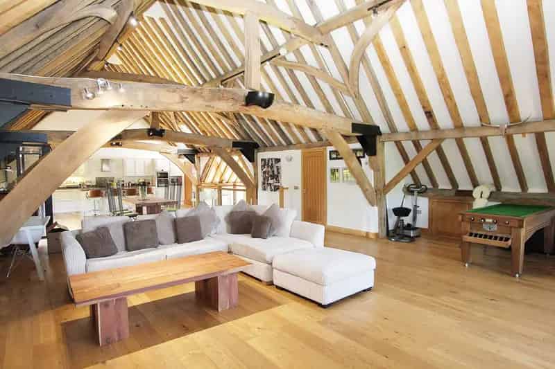 4 Bedroom Semi-Detached Barn Conversion to Rent