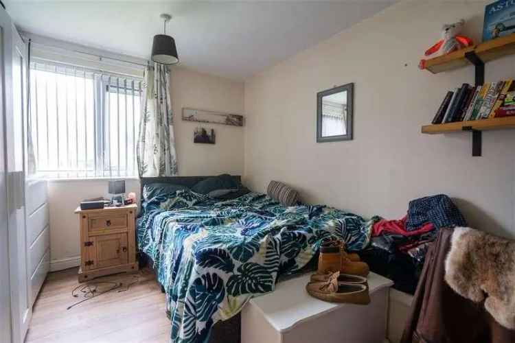 2 bed flat for sale