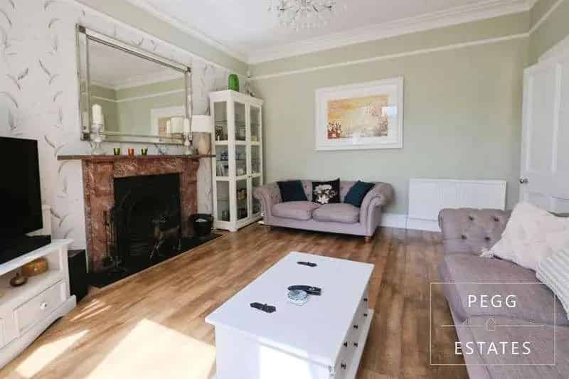 4 bed house for sale