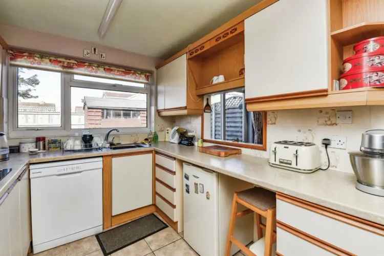 3 Bed House with Garage and Garden