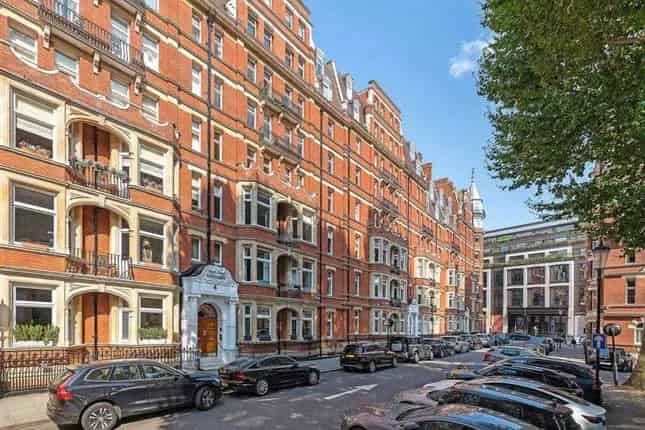 Flat for Sale in Iverna Court London W8