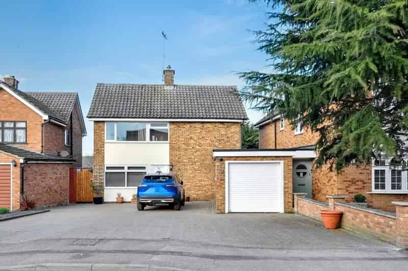 4 bedroom link detached house