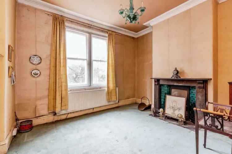 Four Bedroom Terrace Home Near Bristol University