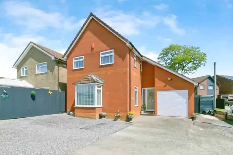 4 Bedroom Detached House Highlight Park Garage Driveway