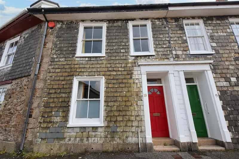 2 Bedroom Grade II Listed Terraced House For Sale