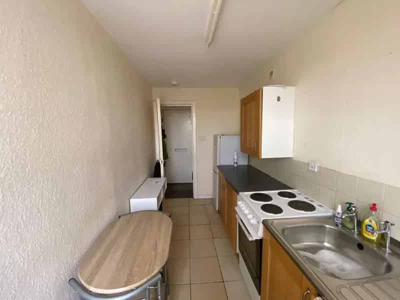 1 Bedroom Flat to Rent Spacious Part Furnished