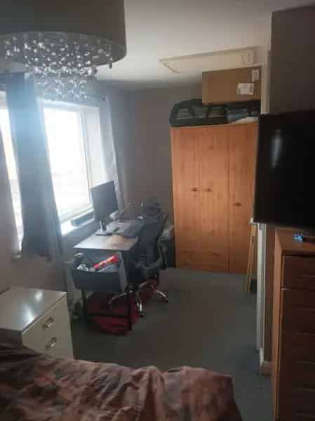 1 Bed House with Parking and Broadband