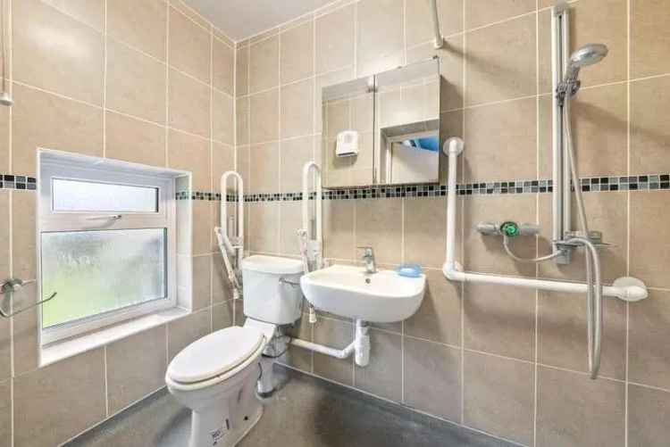 5 Bed House for Sale Near Walpole & Lammas Parks