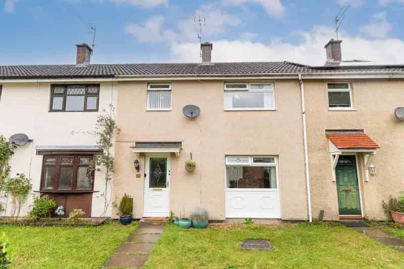3 Bedroom Semi Detached House Near Schools and Amenities