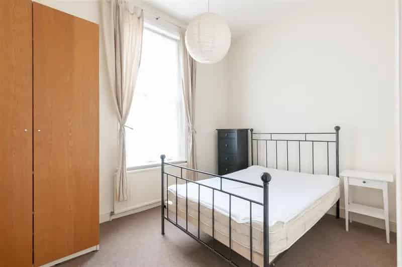 2 Bedroom Flat Near Acton Central Station