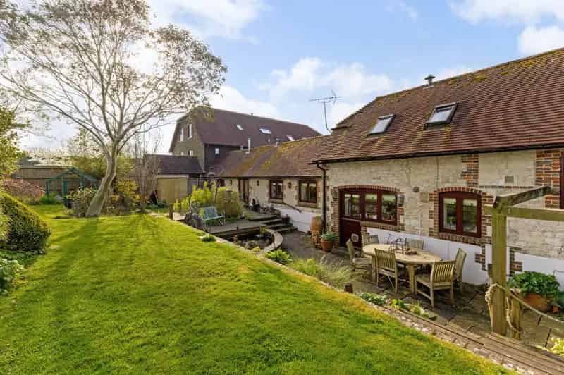 3 Bedroom Barn Conversion Elstead