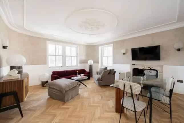 3-Bedroom Duplex Apartment with Roof Terrace Notting Hill London