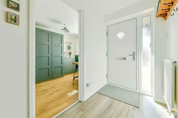 3 Bed Link Detached Bungalow Near Hitchin Town Centre And Train Station