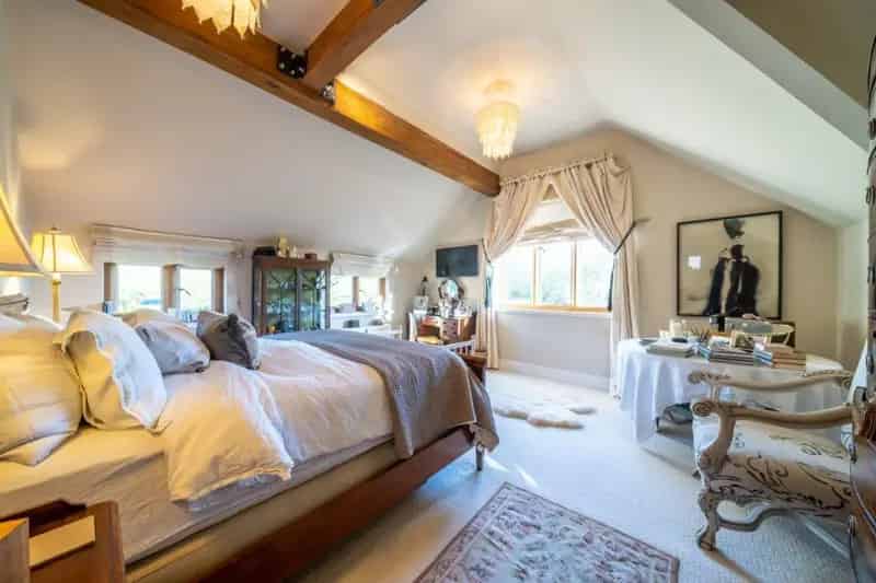 6 Bed Country House in 5 Acres