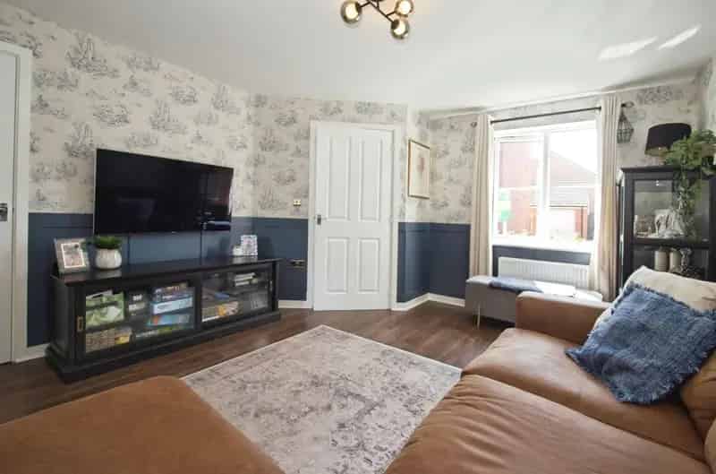 3 Bedroom Semi Detached House Brynmenyn Bridgend