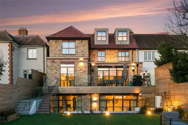 5 Bedroom Family Home for Sale in SW18