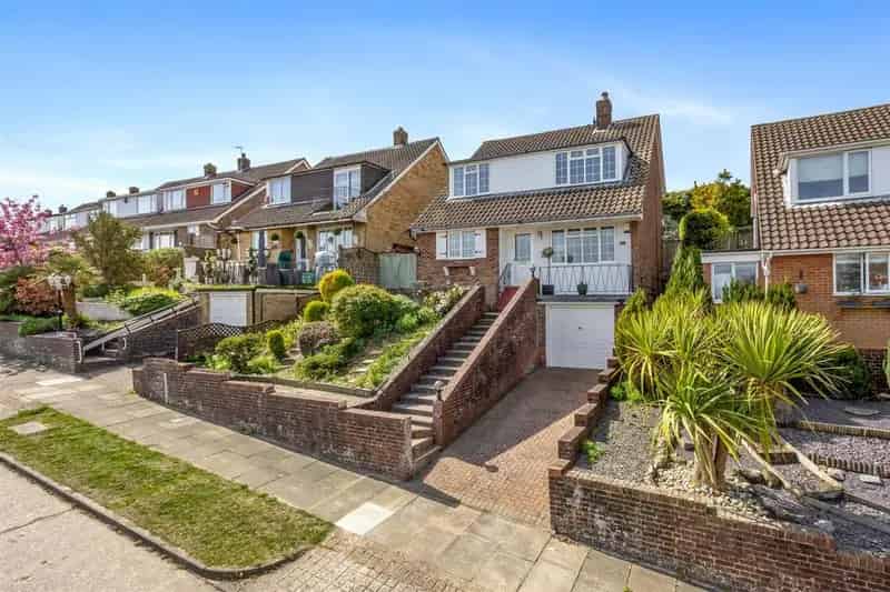 3 Bedroom Detached House for Sale Westdene