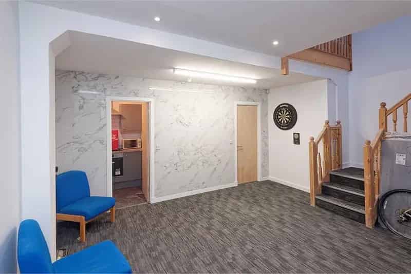 Refurbished Commercial Unit Near Airdrie