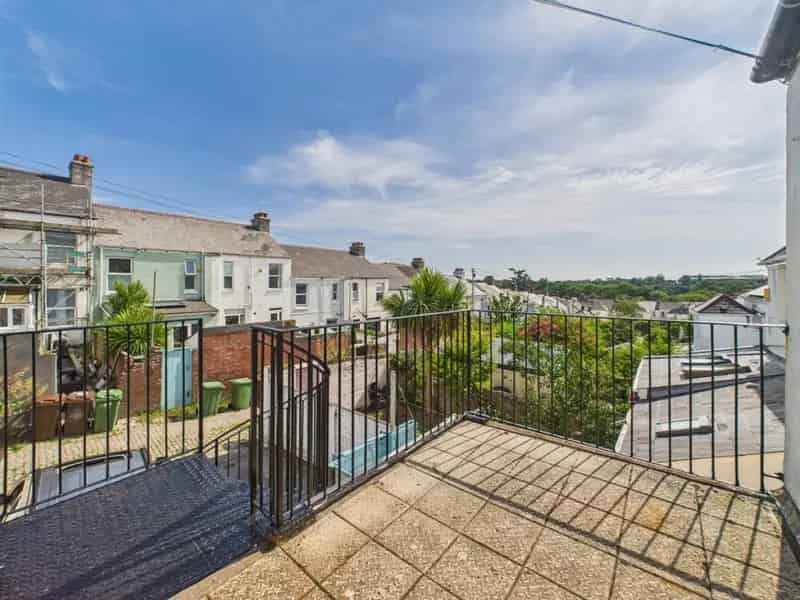 2 Bedroom Apartment For Sale in Peverell Plymouth