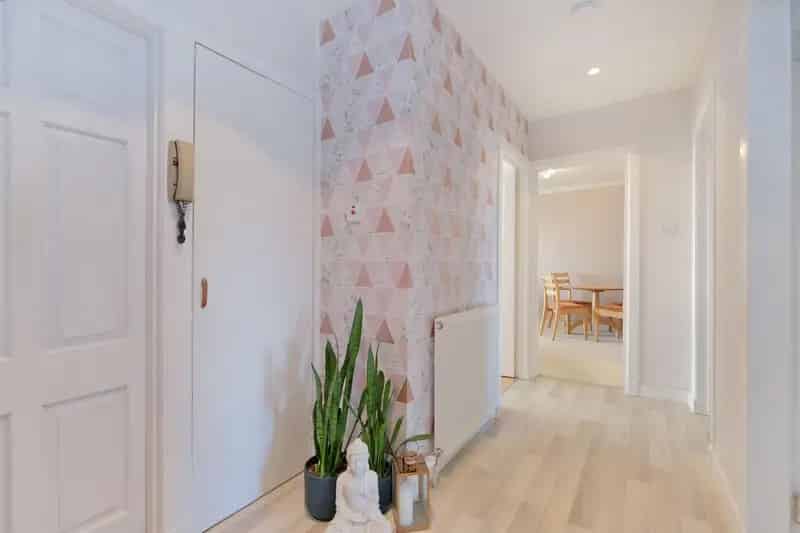 Spacious 2-Bedroom Top Floor Flat in Aberdeen City Centre
